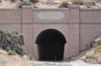 Entrada de antigo túnel ferroviário em Gaiman, cidade de colonização galesa na Patagônia, na Argentina